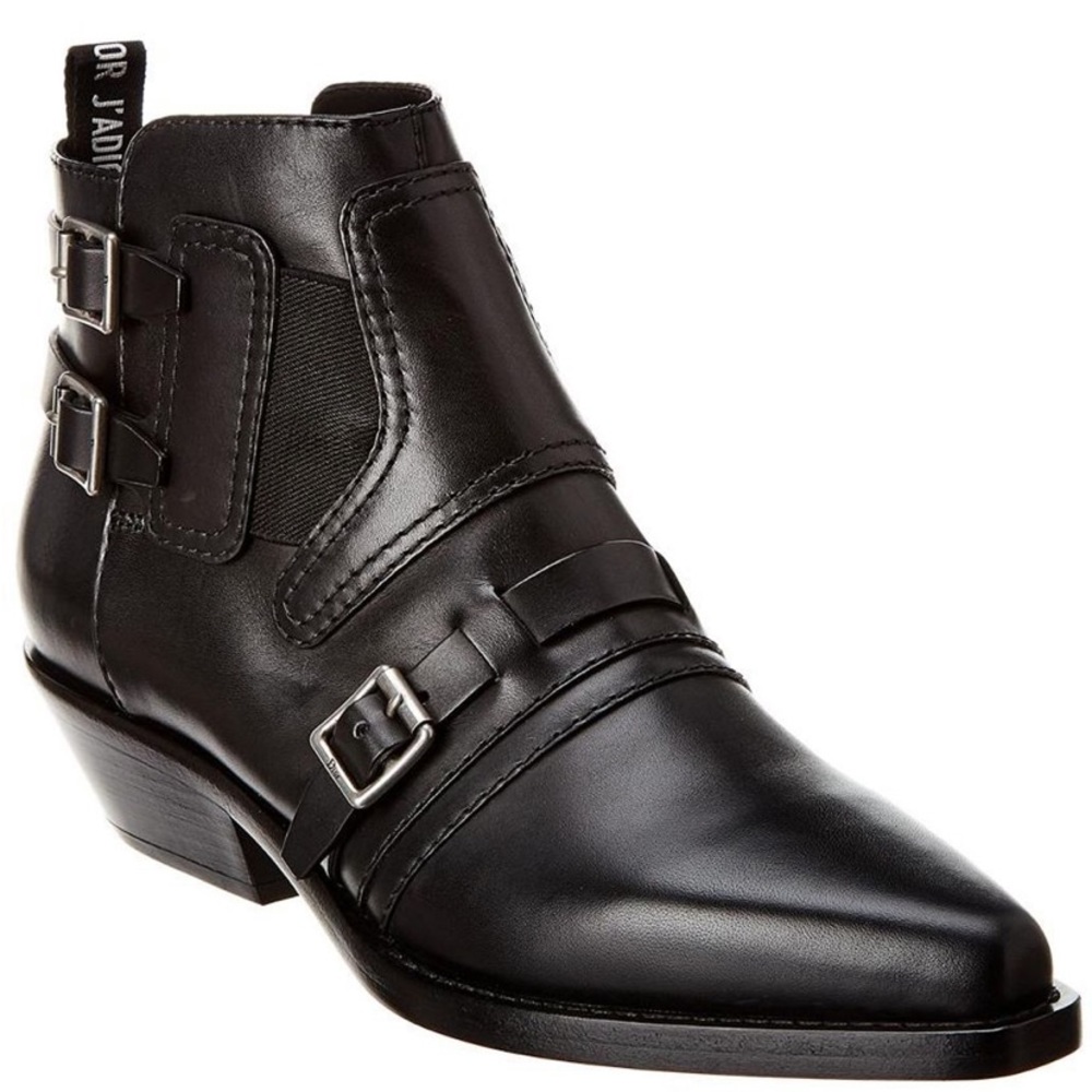 T boots of the same foot
